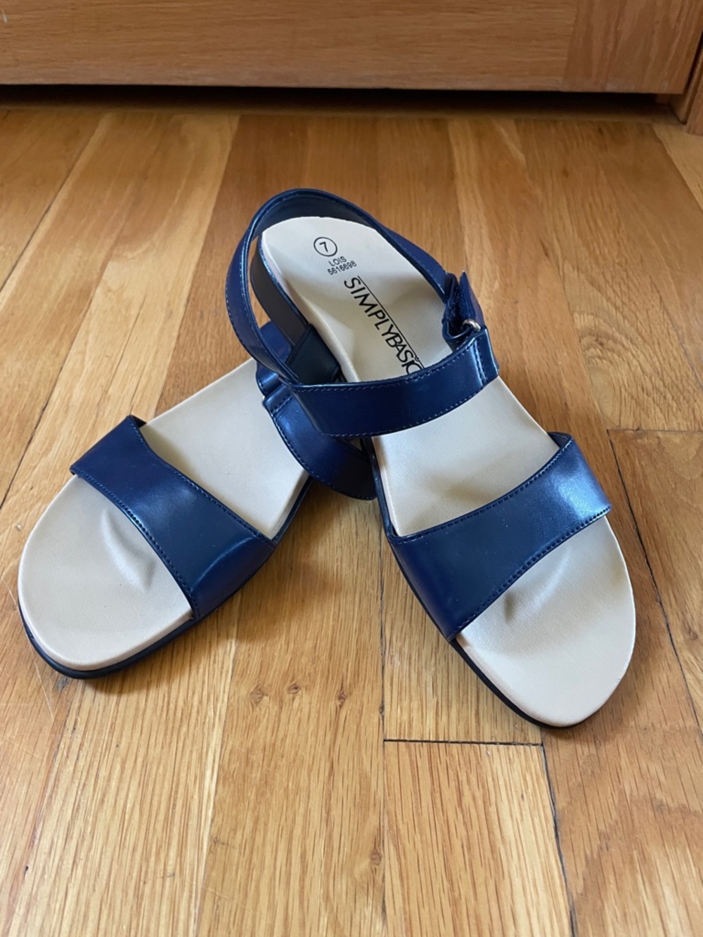 NWOT Women's Navy Blue Strappy Velcro Comfort Sandals - Size 7M